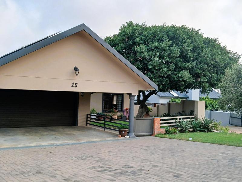 3 Bedroom Property for Sale in Stilbaai Wes Western Cape